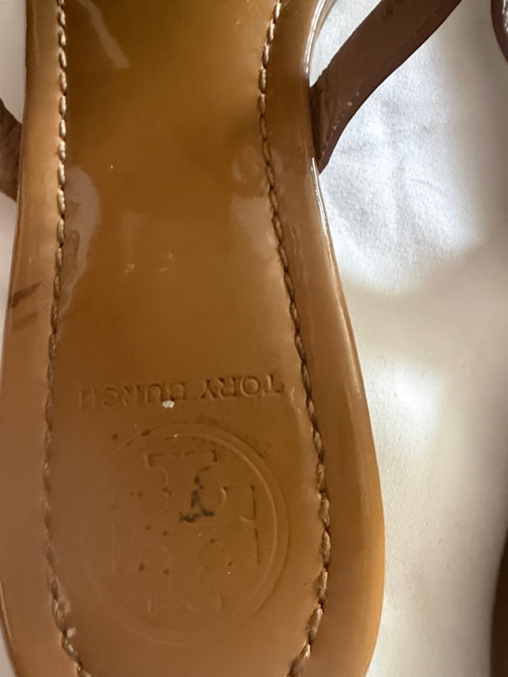 Tory Burch Brown Leather Logo Cutout Thong Sandals - Picture 9 of 14